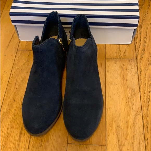Crown & ivy Navy scalloped suede booties sz 7.5 - Picture 4 of 6